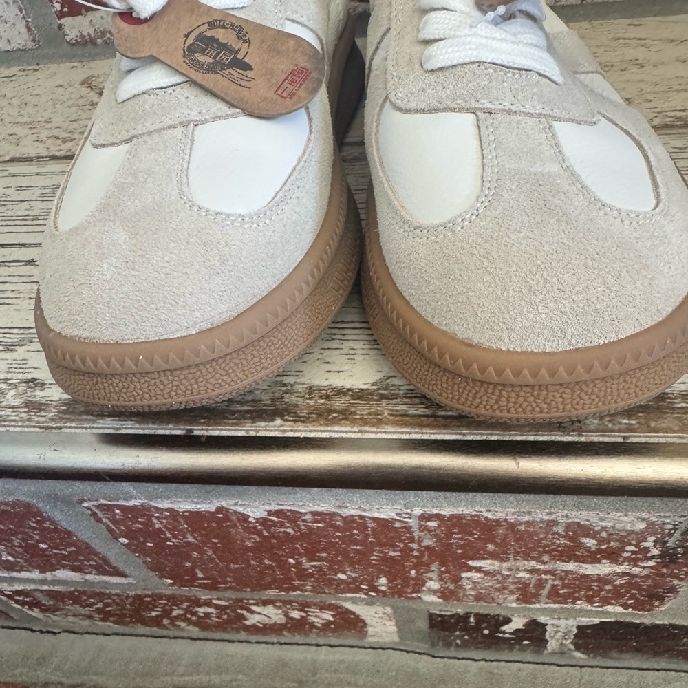 2 tone leather Sneakers- super cute comfy and chic😎zoom in for all the details! - Picture 3 of 11